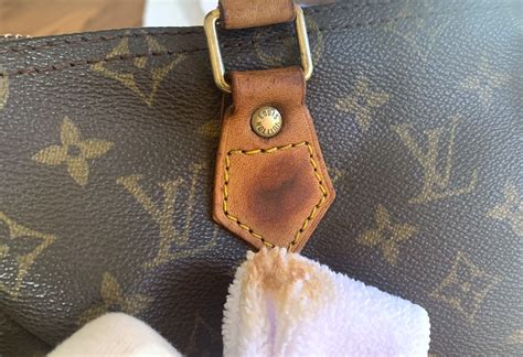 louis vuitton leder reinigen|how to clean louis vuitton vachetta.